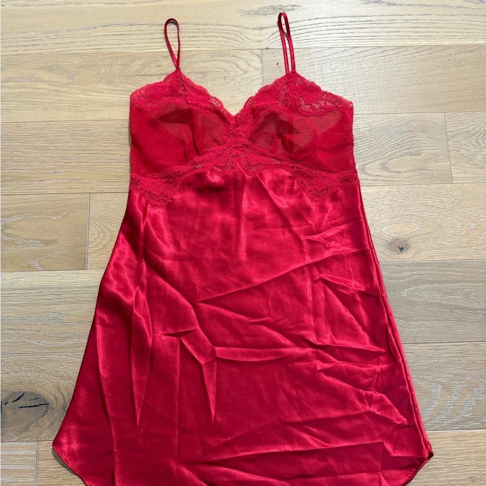 Vintage VS Elegant Red Lace Chemise